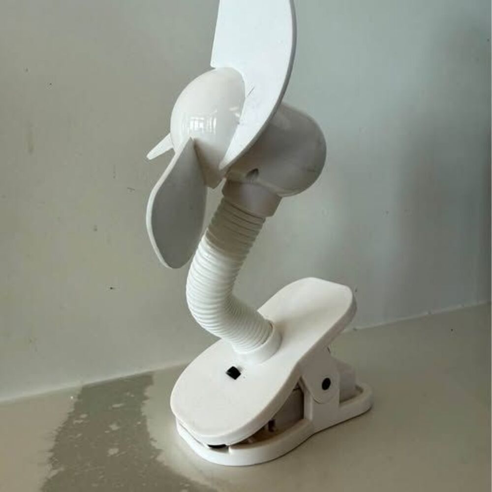 Portable desk fan